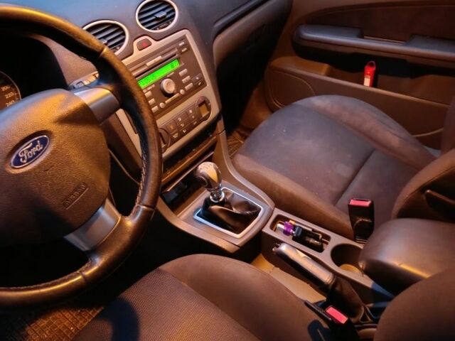 Черный Форд Фокус, объемом двигателя 2 л и пробегом 250 тыс. км за 4500 $, фото 1 на Automoto.ua