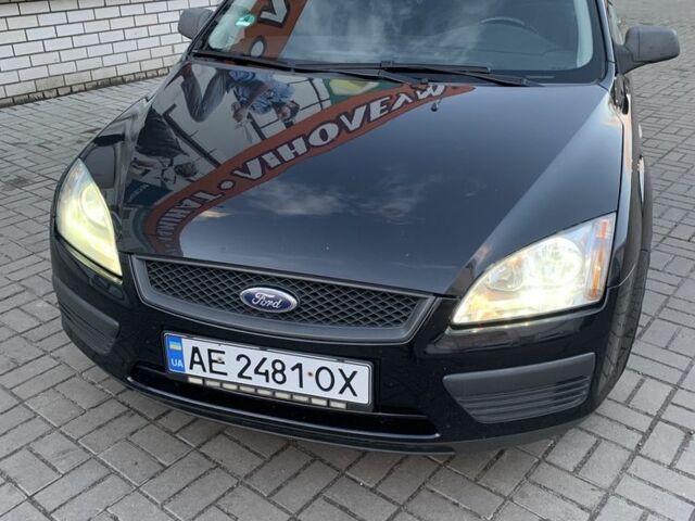 Черный Форд Фокус, объемом двигателя 1.6 л и пробегом 162 тыс. км за 5400 $, фото 1 на Automoto.ua