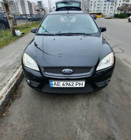 Черный Форд Фокус, объемом двигателя 1.6 л и пробегом 300 тыс. км за 4730 $, фото 1 на Automoto.ua