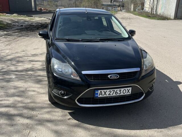 Черный Форд Фокус, объемом двигателя 1.6 л и пробегом 223 тыс. км за 5555 $, фото 1 на Automoto.ua