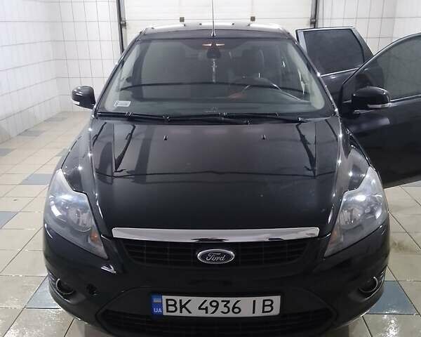 Черный Форд Фокус, объемом двигателя 1.8 л и пробегом 210 тыс. км за 5300 $, фото 1 на Automoto.ua