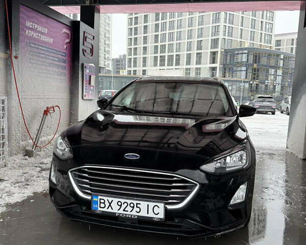 Черный Форд Фокус, объемом двигателя 1.5 л и пробегом 156 тыс. км за 15999 $, фото 1 на Automoto.ua