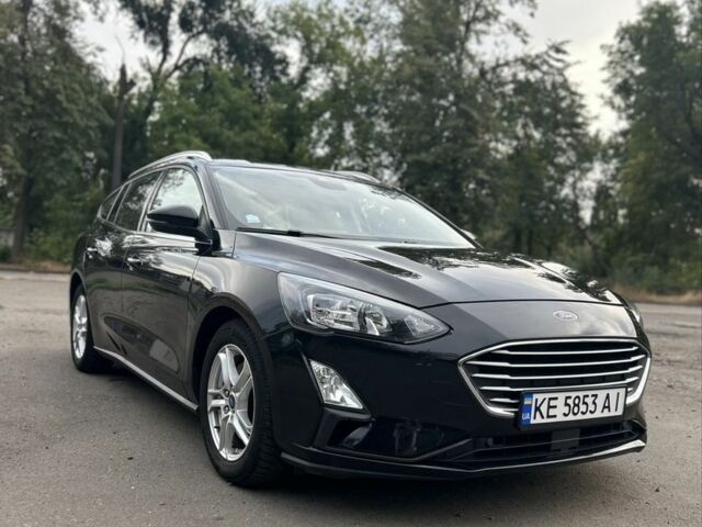 Черный Форд Фокус, объемом двигателя 1.5 л и пробегом 180 тыс. км за 13494 $, фото 1 на Automoto.ua