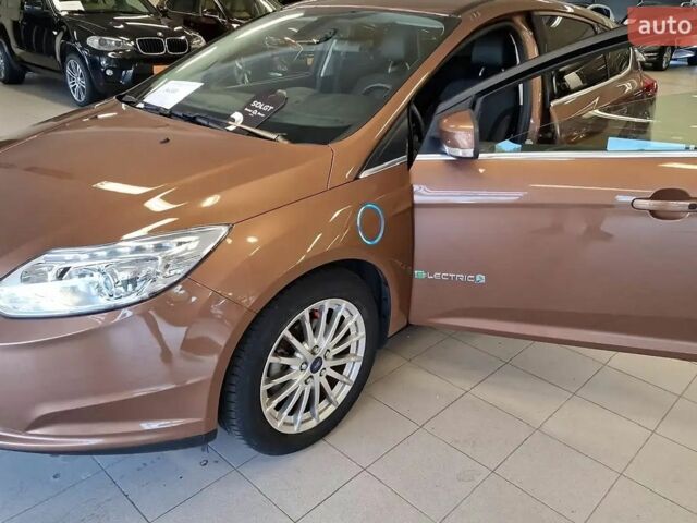 Коричневий Форд Фокус, об'ємом двигуна 0 л та пробігом 131 тис. км за 7700 $, фото 1 на Automoto.ua