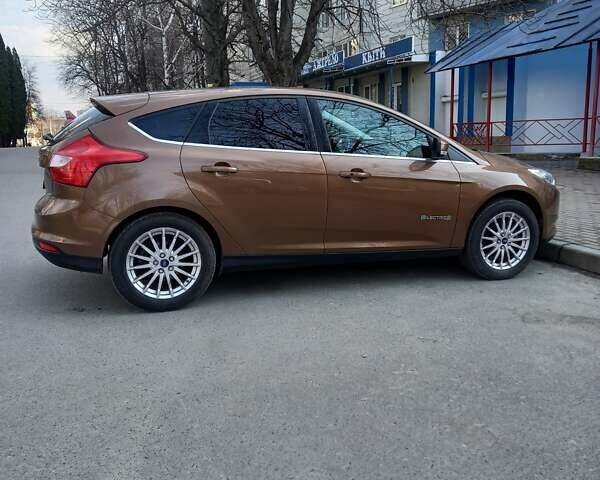 Коричневый Форд Фокус, объемом двигателя 0 л и пробегом 121 тыс. км за 8500 $, фото 1 на Automoto.ua