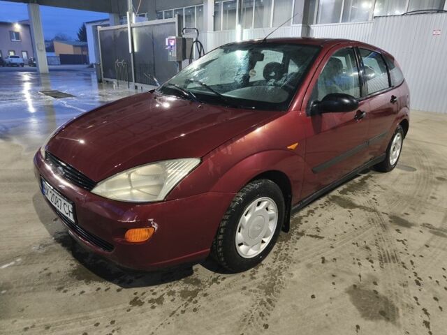 Красный Форд Фокус, объемом двигателя 1.6 л и пробегом 295 тыс. км за 1950 $, фото 1 на Automoto.ua