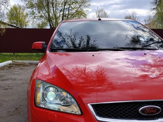 Красный Форд Фокус, объемом двигателя 2 л и пробегом 343 тыс. км за 4200 $, фото 1 на Automoto.ua