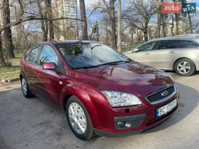 Красный Форд Фокус, объемом двигателя 2.02 л и пробегом 255 тыс. км за 3800 $, фото 1 на Automoto.ua