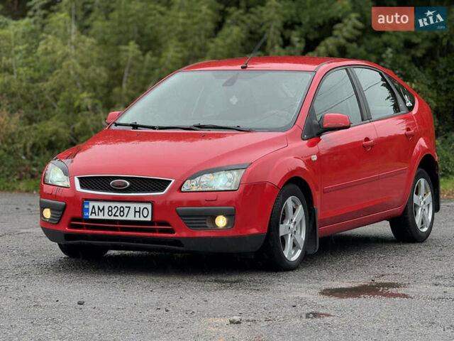 Червоний Форд Фокус, об'ємом двигуна 2 л та пробігом 328 тис. км за 3750 $, фото 1 на Automoto.ua