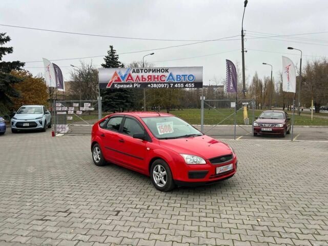 Красный Форд Фокус, объемом двигателя 1.6 л и пробегом 239 тыс. км за 4700 $, фото 1 на Automoto.ua