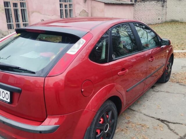 Красный Форд Фокус, объемом двигателя 1.6 л и пробегом 173 тыс. км за 4650 $, фото 1 на Automoto.ua