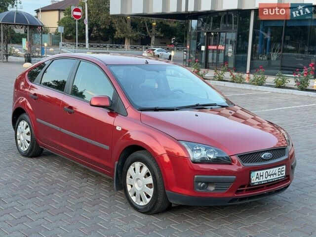 Червоний Форд Фокус, об'ємом двигуна 1.6 л та пробігом 156 тис. км за 5500 $, фото 1 на Automoto.ua