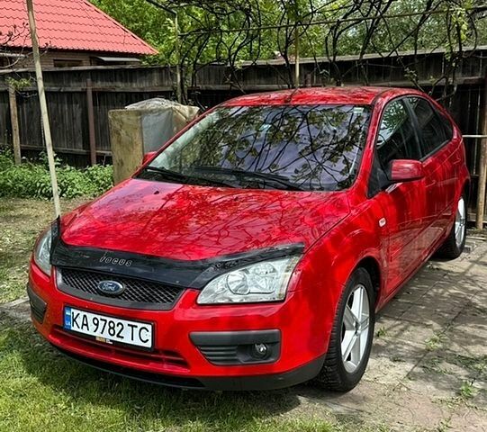 Красный Форд Фокус, объемом двигателя 1.39 л и пробегом 284 тыс. км за 4800 $, фото 1 на Automoto.ua