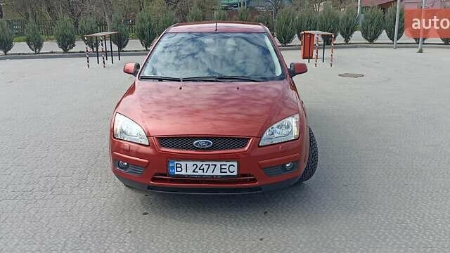 Красный Форд Фокус, объемом двигателя 1.6 л и пробегом 162 тыс. км за 4950 $, фото 1 на Automoto.ua