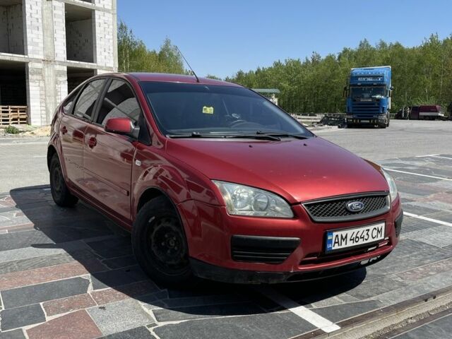 Красный Форд Фокус, объемом двигателя 1.6 л и пробегом 320 тыс. км за 2999 $, фото 1 на Automoto.ua