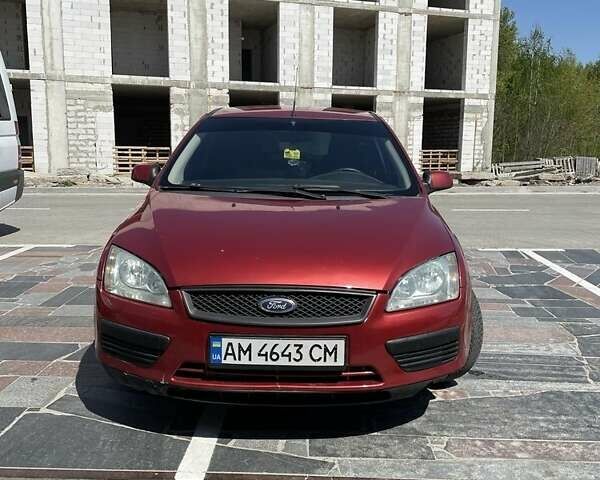 Красный Форд Фокус, объемом двигателя 1.6 л и пробегом 320 тыс. км за 2999 $, фото 1 на Automoto.ua
