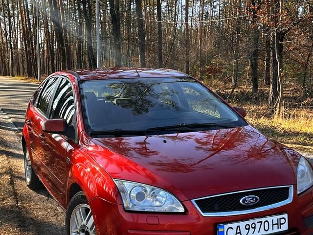 Красный Форд Фокус, объемом двигателя 1.8 л и пробегом 252 тыс. км за 6500 $, фото 1 на Automoto.ua
