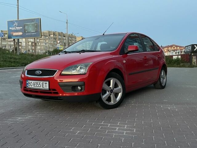 Красный Форд Фокус, объемом двигателя 1.6 л и пробегом 301 тыс. км за 4000 $, фото 1 на Automoto.ua