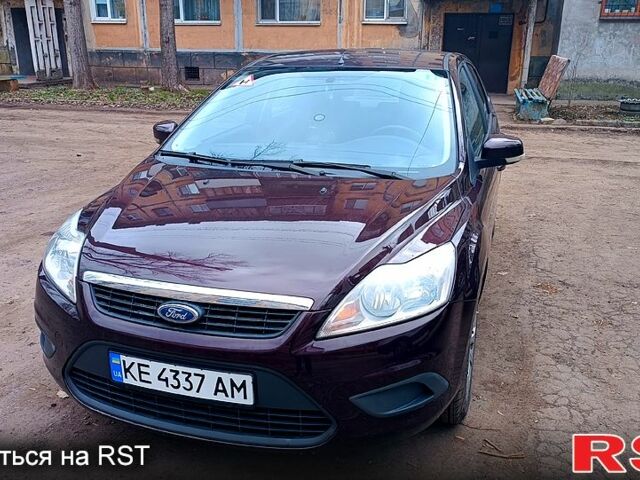 Красный Форд Фокус, объемом двигателя 1.6 л и пробегом 256 тыс. км за 5600 $, фото 1 на Automoto.ua
