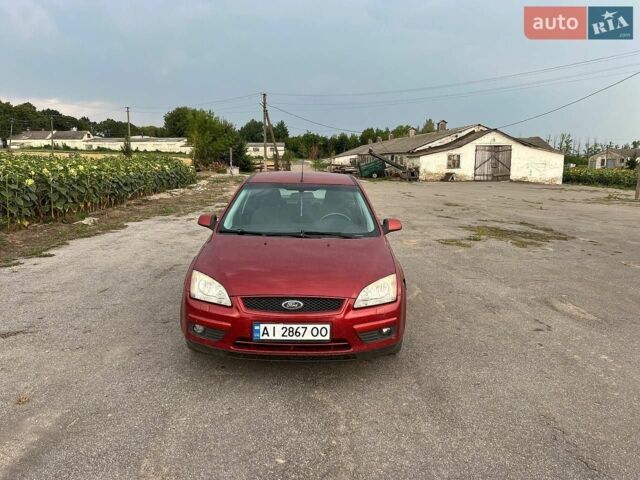 Красный Форд Фокус, объемом двигателя 1.6 л и пробегом 250 тыс. км за 2800 $, фото 1 на Automoto.ua