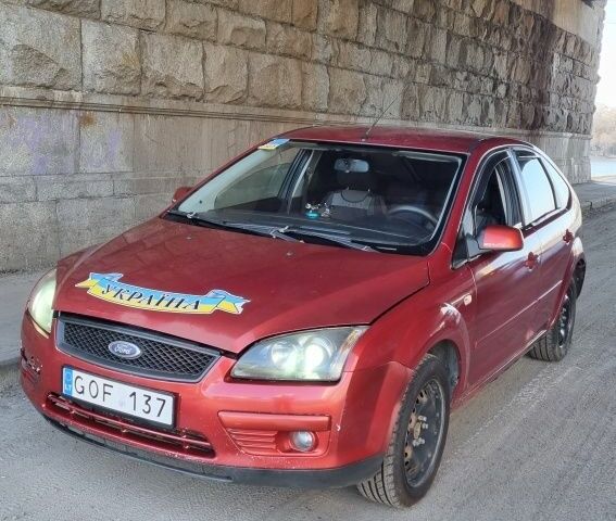 Червоний Форд Фокус, об'ємом двигуна 2 л та пробігом 200 тис. км за 1200 $, фото 1 на Automoto.ua