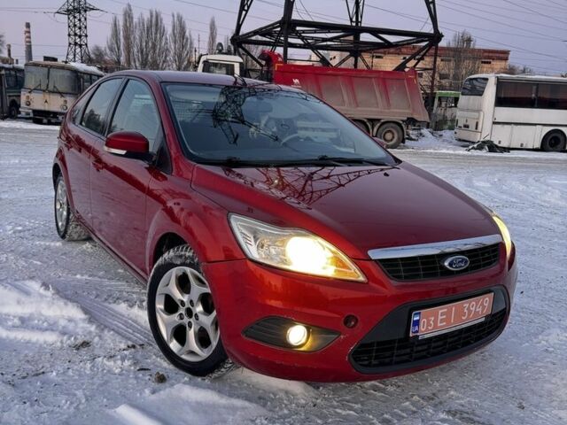 Красный Форд Фокус, объемом двигателя 1.6 л и пробегом 177 тыс. км за 4700 $, фото 1 на Automoto.ua