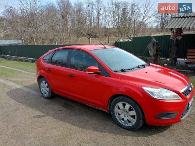 Красный Форд Фокус, объемом двигателя 1.6 л и пробегом 287 тыс. км за 4500 $, фото 1 на Automoto.ua
