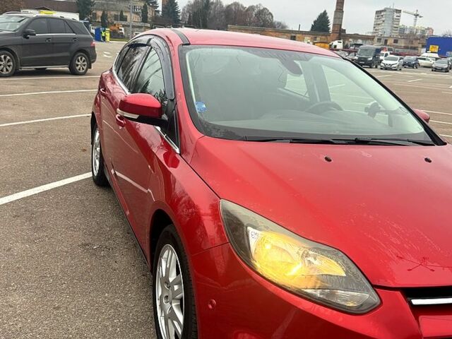 Красный Форд Фокус, объемом двигателя 1.6 л и пробегом 231 тыс. км за 6200 $, фото 1 на Automoto.ua