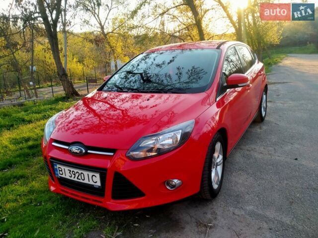 Красный Форд Фокус, объемом двигателя 1 л и пробегом 155 тыс. км за 6700 $, фото 1 на Automoto.ua