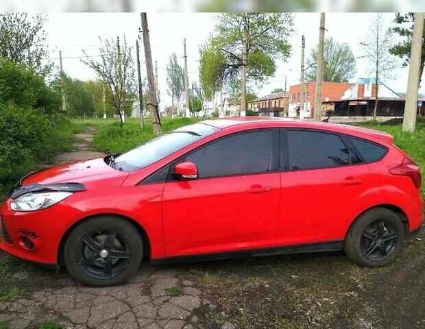 Червоний Форд Фокус, об'ємом двигуна 1 л та пробігом 108 тис. км за 7200 $, фото 1 на Automoto.ua