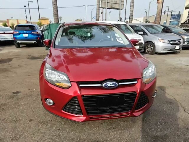 Червоний Форд Фокус, об'ємом двигуна 2 л та пробігом 89 тис. км за 3500 $, фото 1 на Automoto.ua