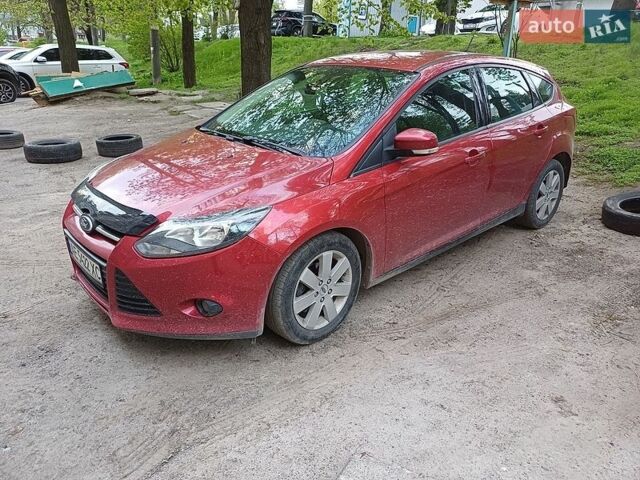 Красный Форд Фокус, объемом двигателя 1.6 л и пробегом 200 тыс. км за 8950 $, фото 1 на Automoto.ua