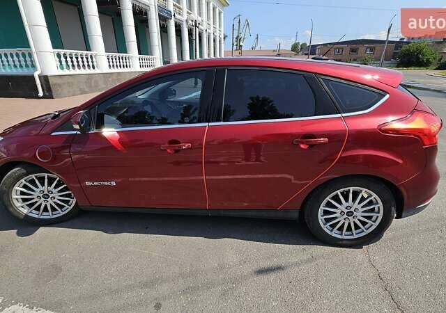 Красный Форд Фокус, объемом двигателя 0 л и пробегом 51 тыс. км за 8700 $, фото 1 на Automoto.ua