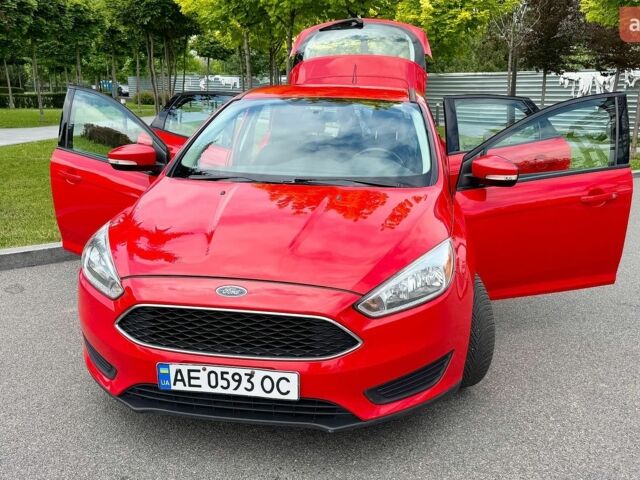 Червоний Форд Фокус, об'ємом двигуна 2 л та пробігом 137 тис. км за 8500 $, фото 1 на Automoto.ua