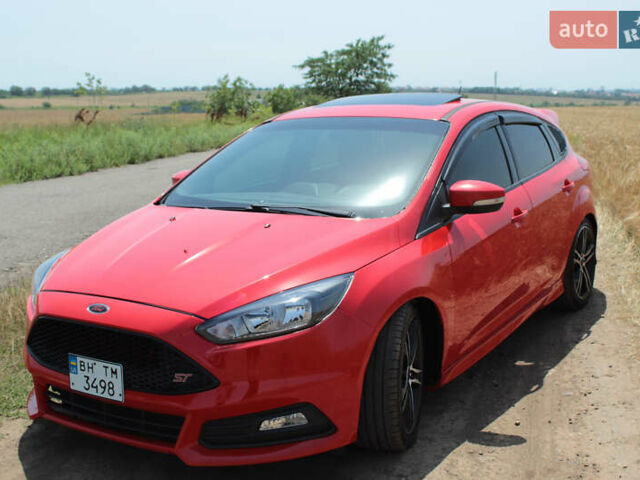 Красный Форд Фокус, объемом двигателя 2 л и пробегом 161 тыс. км за 12300 $, фото 1 на Automoto.ua