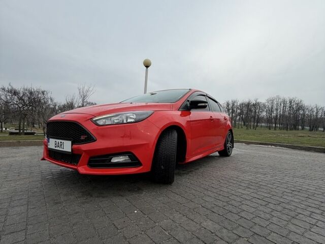 Красный Форд Фокус, объемом двигателя 2 л и пробегом 84 тыс. км за 10800 $, фото 1 на Automoto.ua