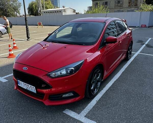Червоний Форд Фокус, об'ємом двигуна 2 л та пробігом 185 тис. км за 12500 $, фото 1 на Automoto.ua