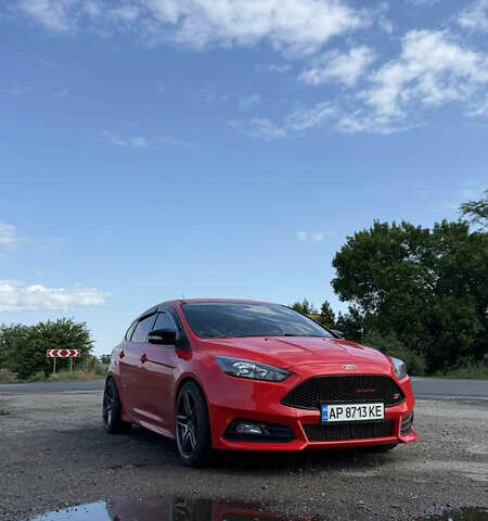 Красный Форд Фокус, объемом двигателя 2 л и пробегом 83 тыс. км за 13000 $, фото 1 на Automoto.ua