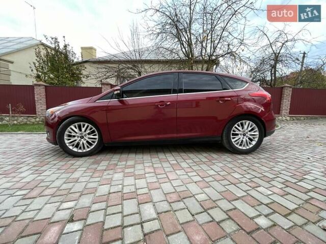 Красный Форд Фокус, объемом двигателя 2 л и пробегом 250 тыс. км за 9300 $, фото 1 на Automoto.ua