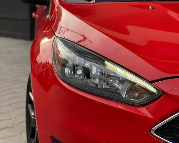 Червоний Форд Фокус, об'ємом двигуна 2 л та пробігом 120 тис. км за 8000 $, фото 1 на Automoto.ua