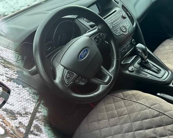 Червоний Форд Фокус, об'ємом двигуна 2 л та пробігом 220 тис. км за 7500 $, фото 1 на Automoto.ua