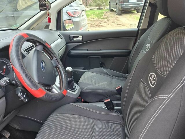 Красный Форд Фокус, объемом двигателя 1.6 л и пробегом 327 тыс. км за 5200 $, фото 1 на Automoto.ua