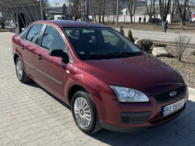 Красный Форд Фокус, объемом двигателя 1.6 л и пробегом 185 тыс. км за 3850 $, фото 1 на Automoto.ua