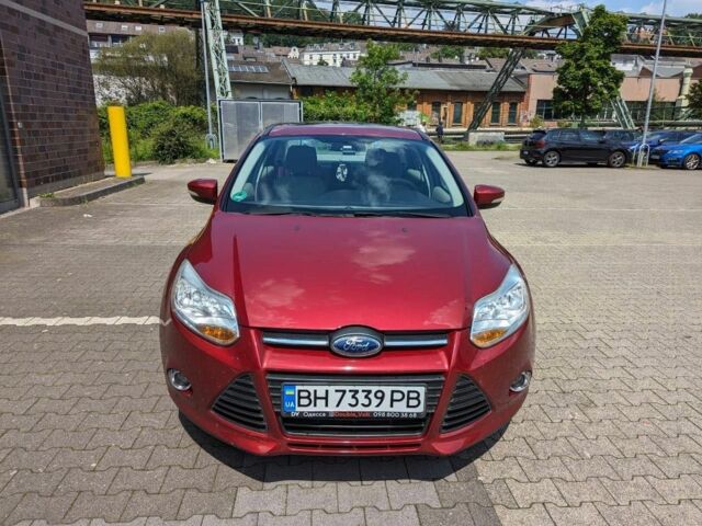 Червоний Форд Фокус, об'ємом двигуна 2 л та пробігом 131 тис. км за 8000 $, фото 1 на Automoto.ua