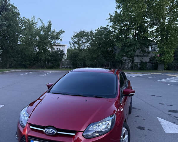 Красный Форд Фокус, объемом двигателя 2 л и пробегом 220 тыс. км за 9800 $, фото 1 на Automoto.ua