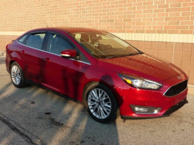 Красный Форд Фокус, объемом двигателя 2 л и пробегом 122 тыс. км за 6350 $, фото 1 на Automoto.ua