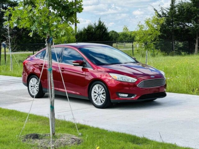 Красный Форд Фокус, объемом двигателя 2 л и пробегом 74 тыс. км за 6950 $, фото 1 на Automoto.ua