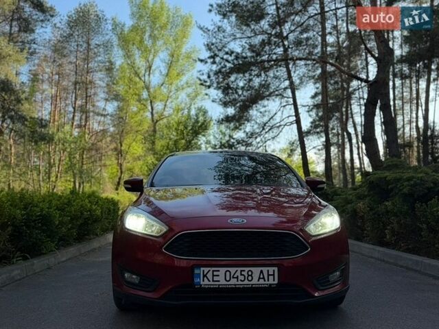Красный Форд Фокус, объемом двигателя 2 л и пробегом 240 тыс. км за 8700 $, фото 1 на Automoto.ua