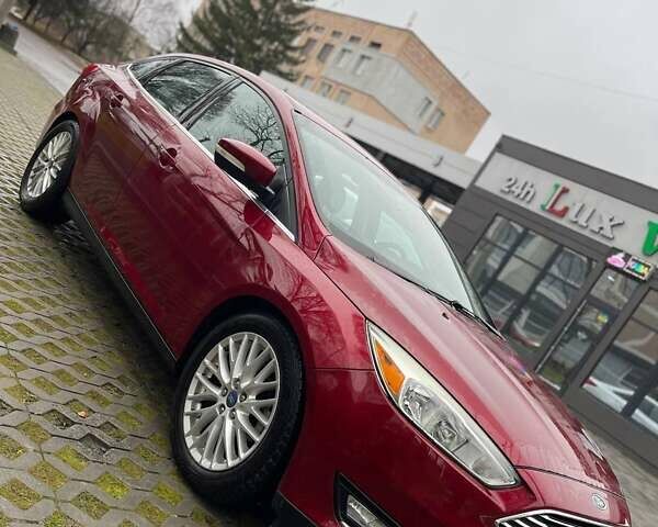 Красный Форд Фокус, объемом двигателя 2 л и пробегом 110 тыс. км за 10350 $, фото 1 на Automoto.ua