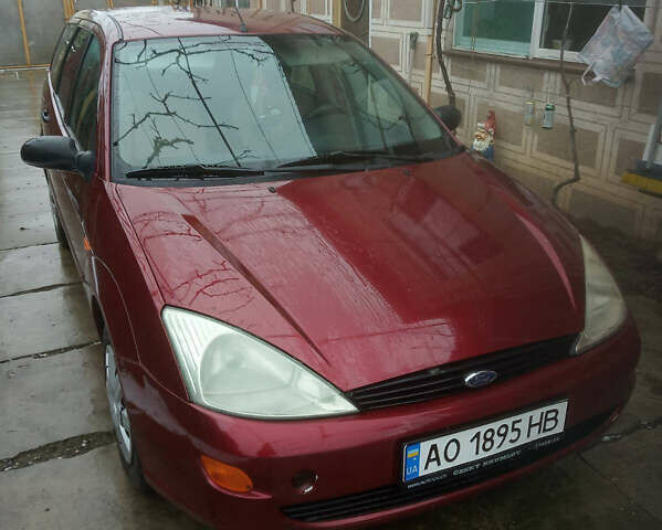 Красный Форд Фокус, объемом двигателя 1.9 л и пробегом 320 тыс. км за 2500 $, фото 1 на Automoto.ua